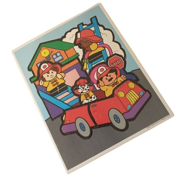 Vtg Fisher Price Puzzle Jigsaw Little People 1997 Cardboard Fire Truck Engine. - Picture 5 of 11